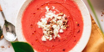 Sopa de melancia à alentejana: tradicional, refrescante e repleta de sabor