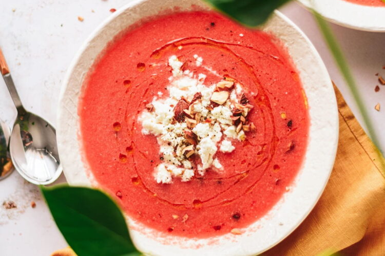 Sopa de melancia à alentejana: tradicional, refrescante e repleta de sabor