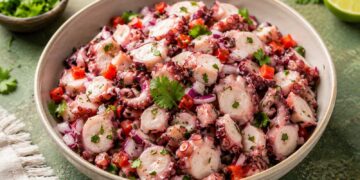 Salada de polvo à moda de Peniche: receita tradicional que sabe a Verão