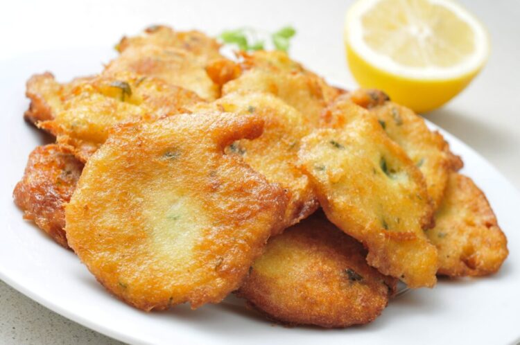Pataniscas de bacalhau estaladiças: deliciosas e fáceis de fazer