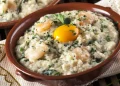 Açorda alentejana com ovo escalfado: a sopa de pão mais simples do Alentejo