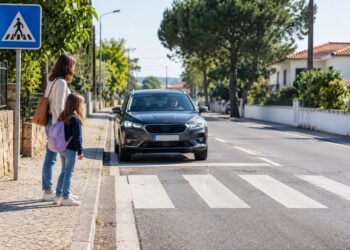 Quem tem prioridade numa passadeira sem semáforo em Portugal