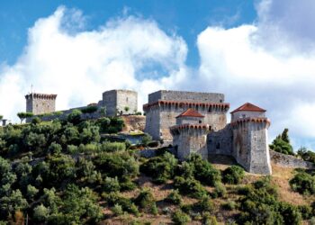 Vila medieval de Ourém: o castelo e o paço do conde que está sepultado numa cripta gótica