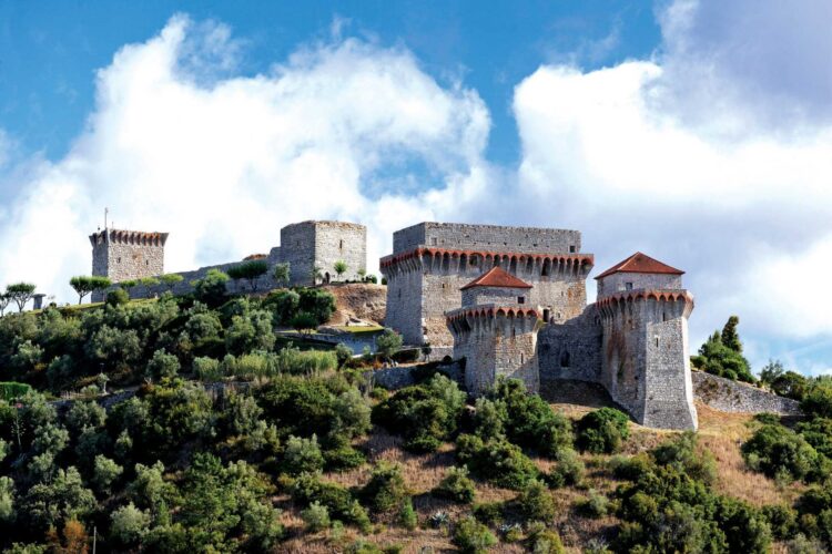 Vila medieval de Ourém: o castelo e o paço do conde que está sepultado numa cripta gótica