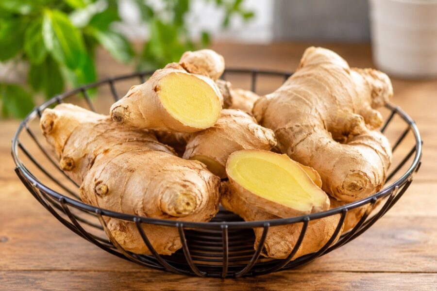Gengibre que enruga na fruteira: congelado inteiro rala-se melhor e dura meses