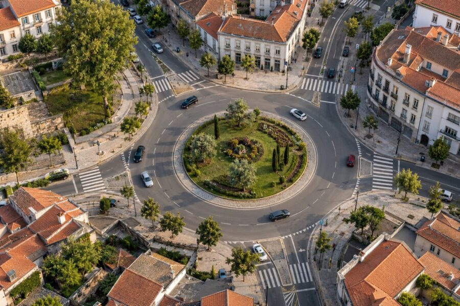 Em que via circular numa rotunda até cada saída: a trajetória certa num simulador