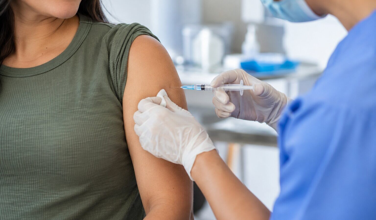 Vacina da gripe 2026/2027: quem tem direito gratuito, onde a tomar e o que mudou este ano