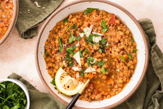 Sopa de lentilhas: receita tradicional e repleta de sabor
